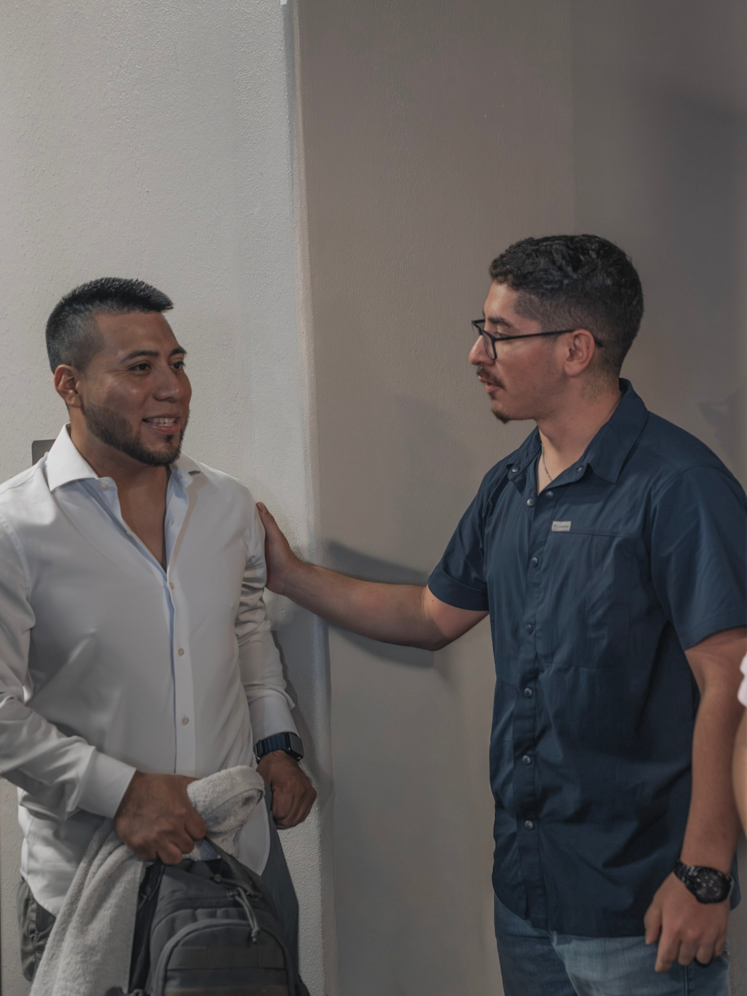 Comunidad compartiendo la mesa en comunión